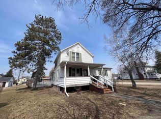 1102 Minnesota Ave, Gladstone, MI 49837