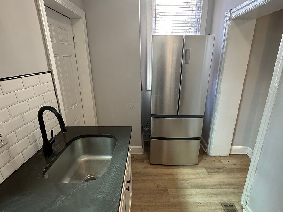 1st image of 5102 Spruce St APT 1