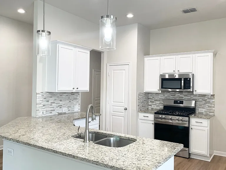 2705 Lumina Dr — Photo 7