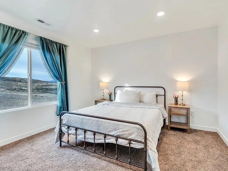 647 W Raintree Ln — Photo 6