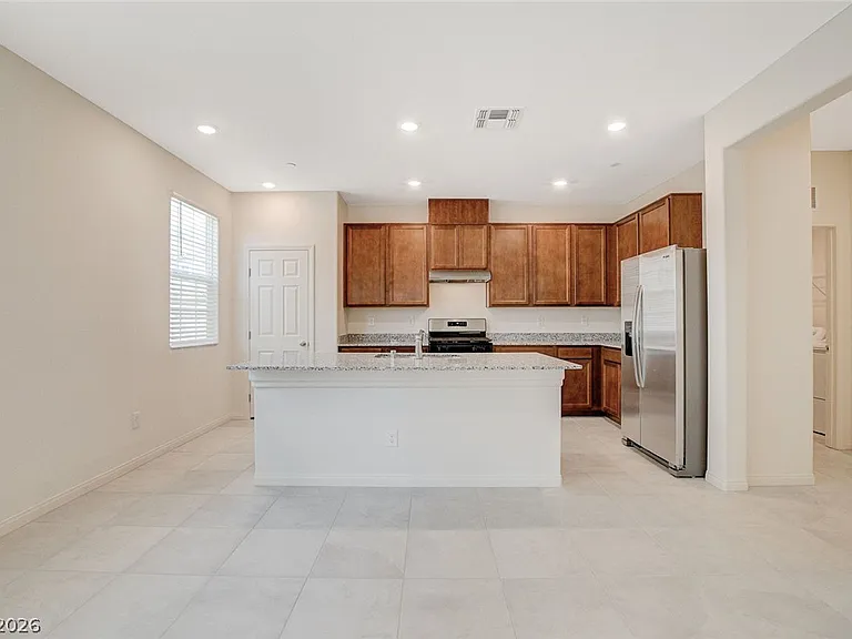 2615 Esposende St — Photo 13