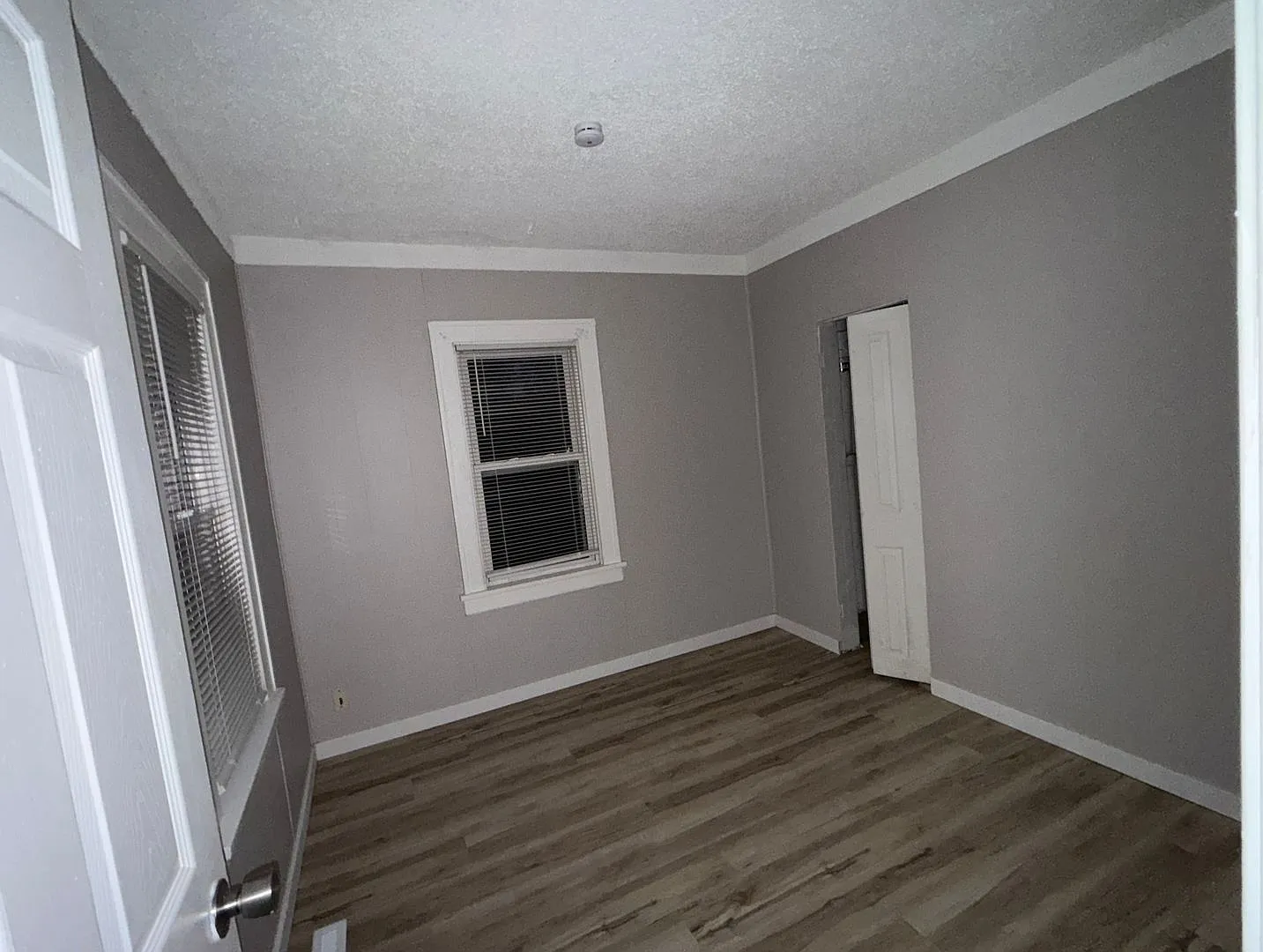 Spacious 3 Bedroom 1 Bath house in Crystal! — Photo 3