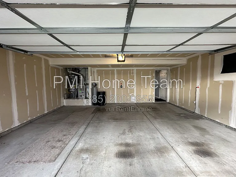 2414 S Andover St — Photo 6
