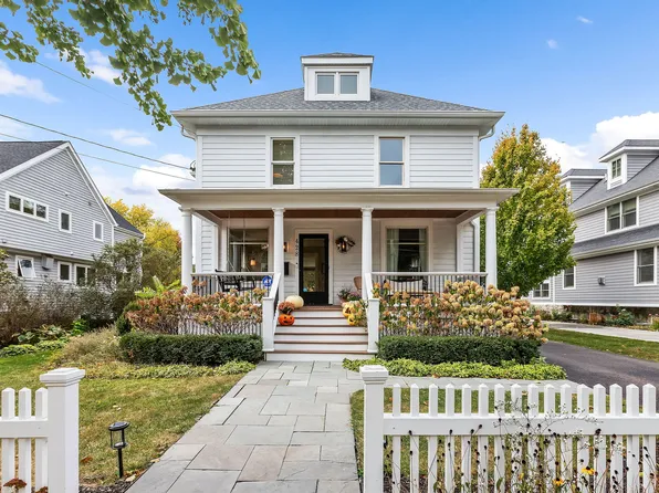 428 North Ave, Barrington, IL 60010