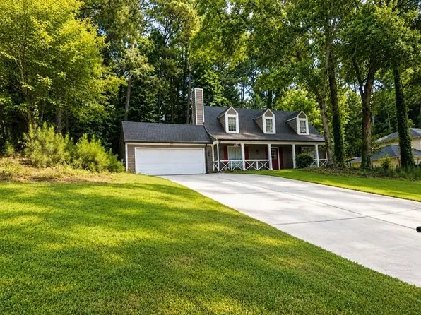 135 Barrington Dr E, Roswell, GA 30076