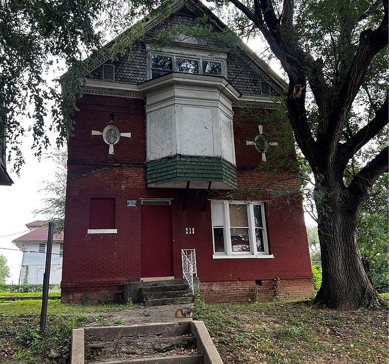 1st image of 203 S 15th St