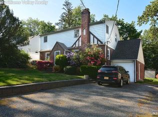 129 Newcomb Rd, Tenafly, NJ 07670