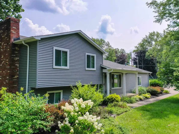 12147 Torrey Rd, Fenton, MI 48430