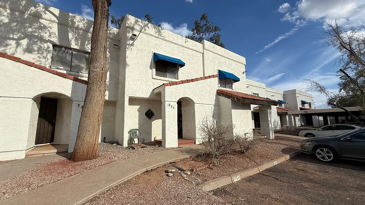 2 bed, 2.5 bath, 1274 sqft, $1,494 — Photo 3