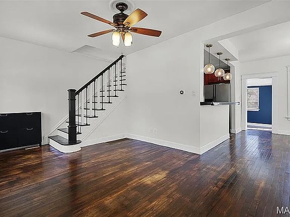 4th image of 2326 Bellevue Ave