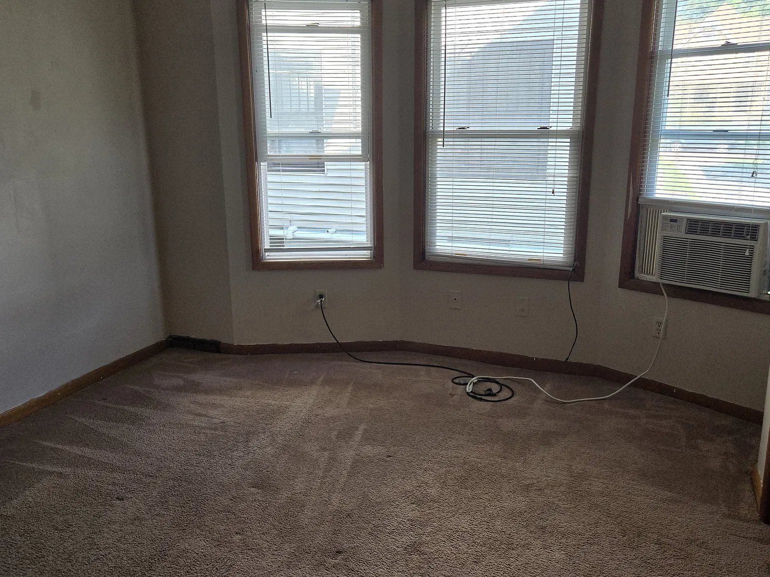 7 bed, 2200 sqft, $2,995 — Photo 2
