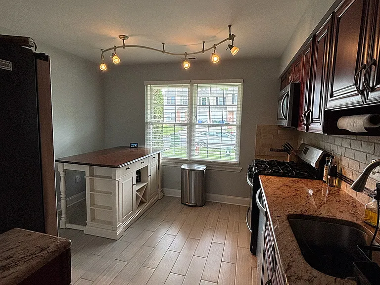 233 Lafayette Dr — Photo 15