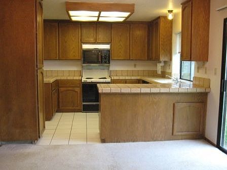 4th image of 322 Willow Creek Dr