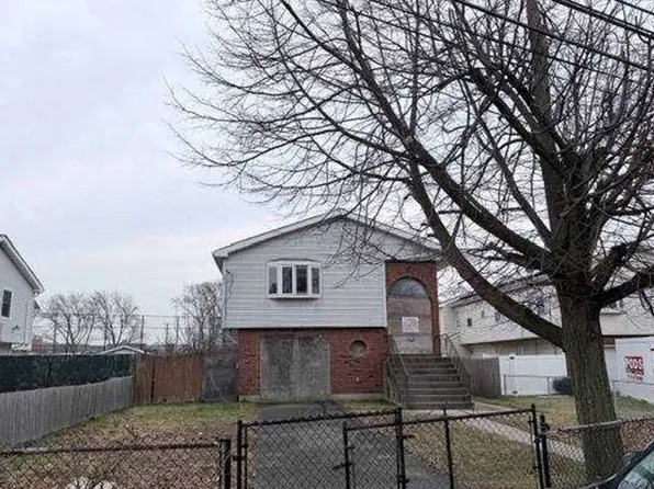 13 Merrill Pl, Inwood, NY 11096