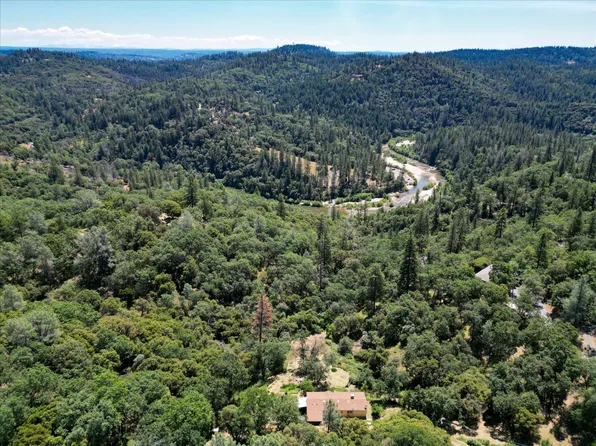 19953 Bear Ridge Rd, Grass Valley, CA 95949