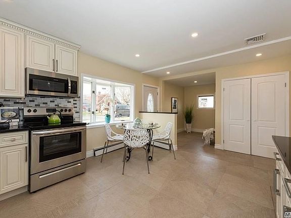 4th image of 141 Elm Dr E