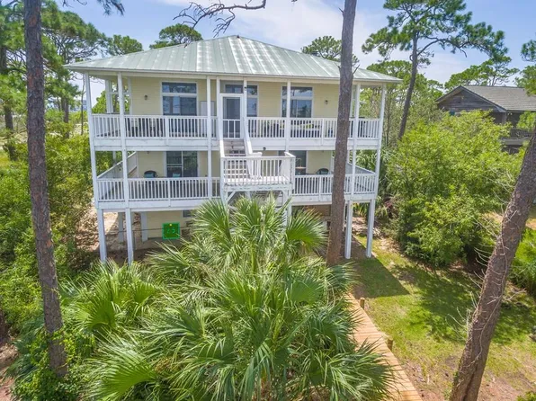 1673 Gulf Beach Dr, Eastpoint, FL 32328