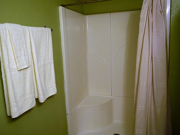 3rd image of 15918 N Anchor Ave