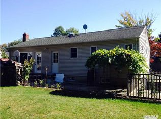 11 E Chestnut St, Central Islip, NY 11722