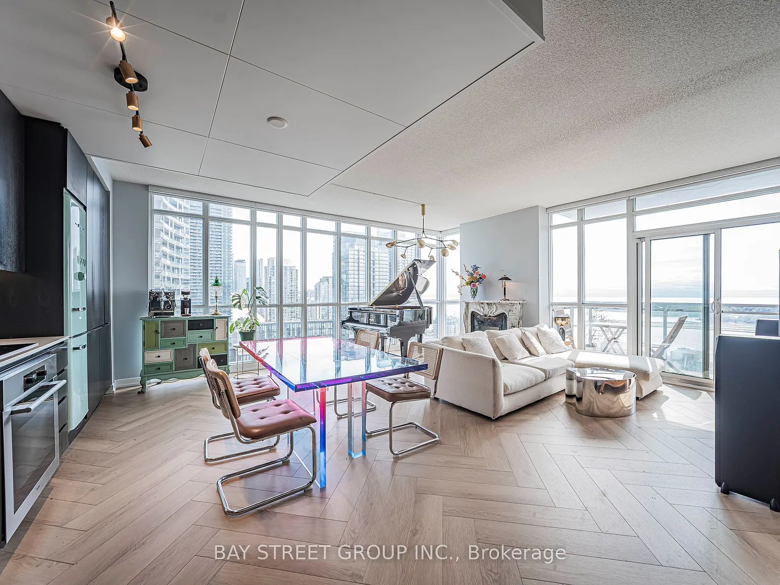 3 bed, $6,000 — Photo 1