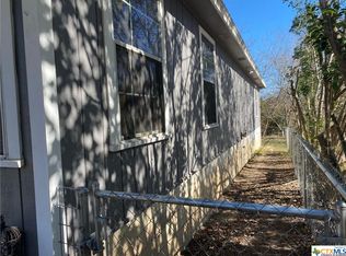 113 N Bauer St, Seguin, TX 78155