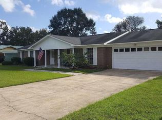 1206 Londonderry Ln, Ocean Springs, MS 39564