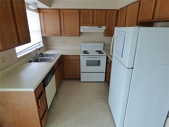 3rd image of 214 S Aberdeen Cir