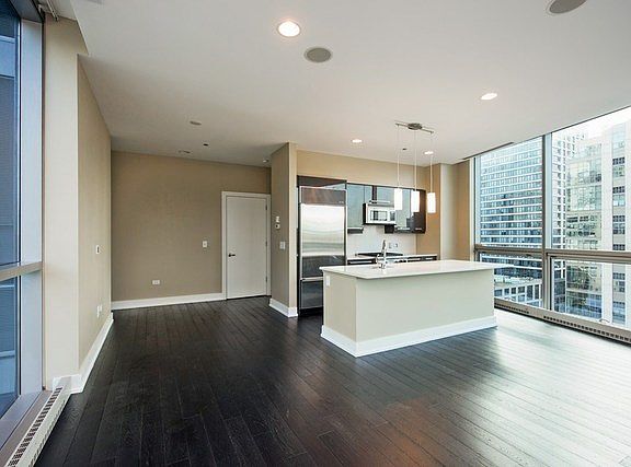 4th image of 110 W Superior St #1003