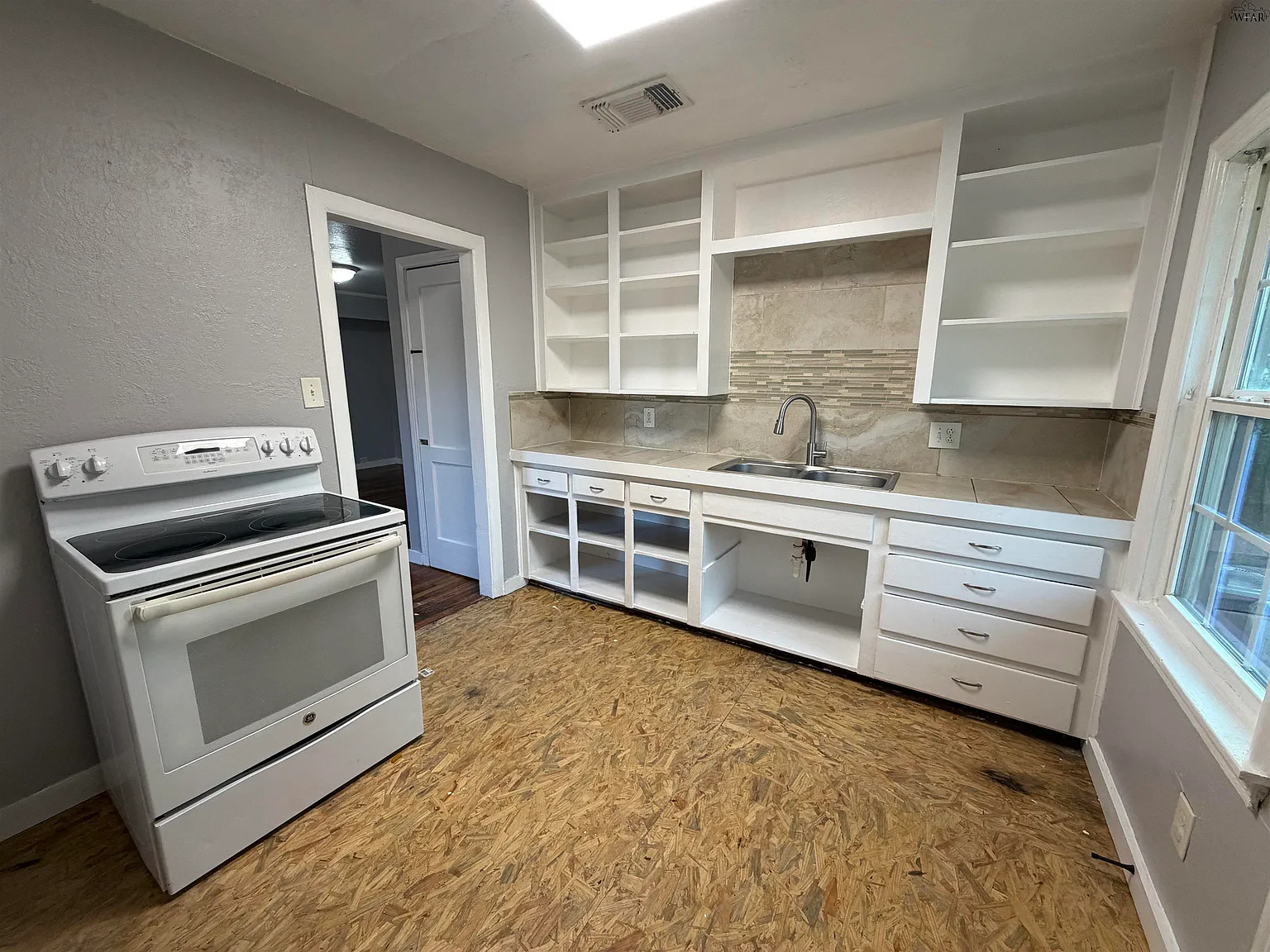 2 bed, 1.0 bath, 774 sqft, $900 — Photo 3