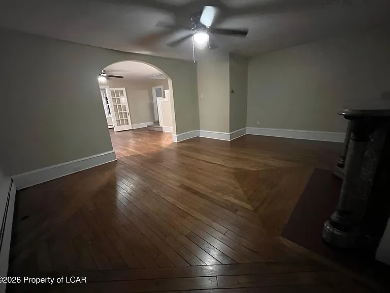 260 E Grove St — Photo 16