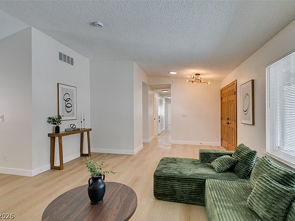4th image of 1816 Longmeadow St