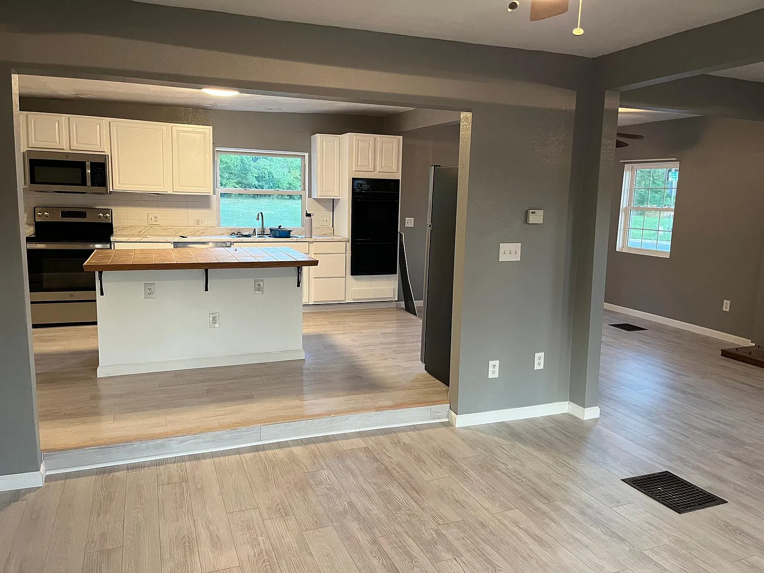 5 bed, 2000 sqft, $2,300 — Photo 1