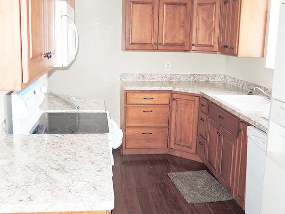 3rd image of 170 Melbourne Dr