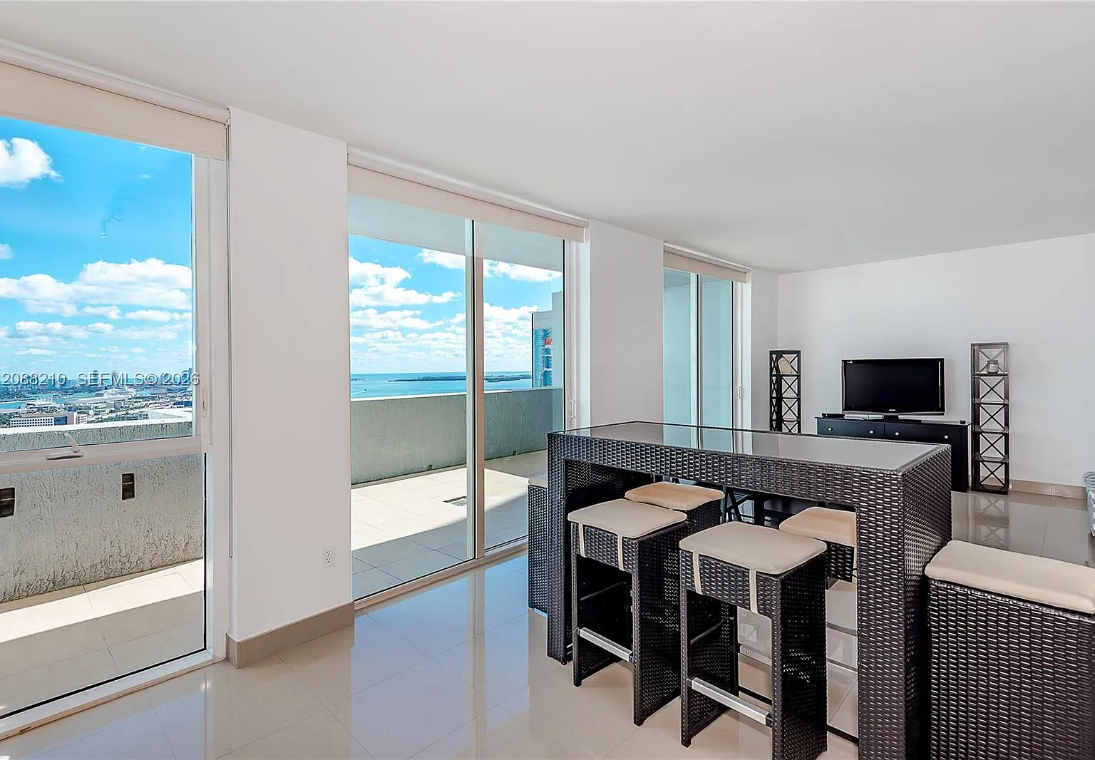 Vizcayne South Condo — Photo 1