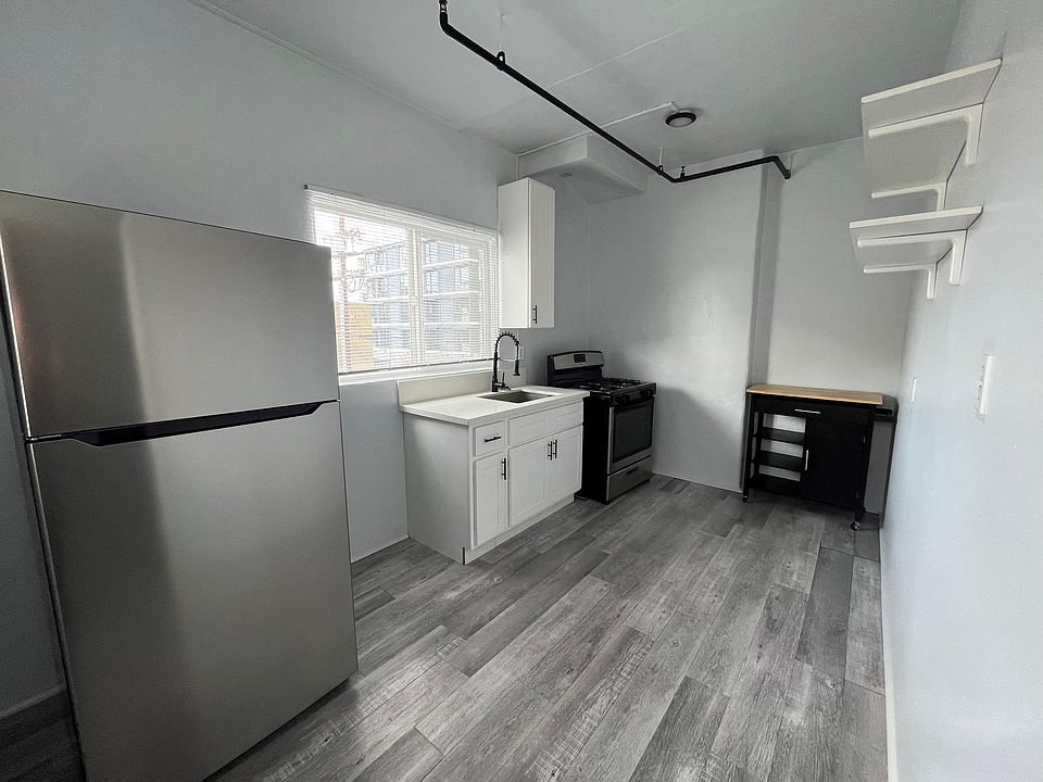 2nd image of 170 S Mountain View Ave APT 212