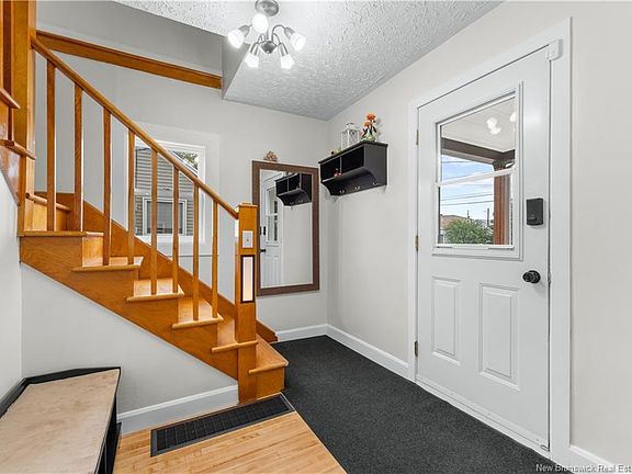 4th image of 36 Seaman St