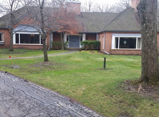 14543 W Imperial Dr, Libertyville, IL 60048