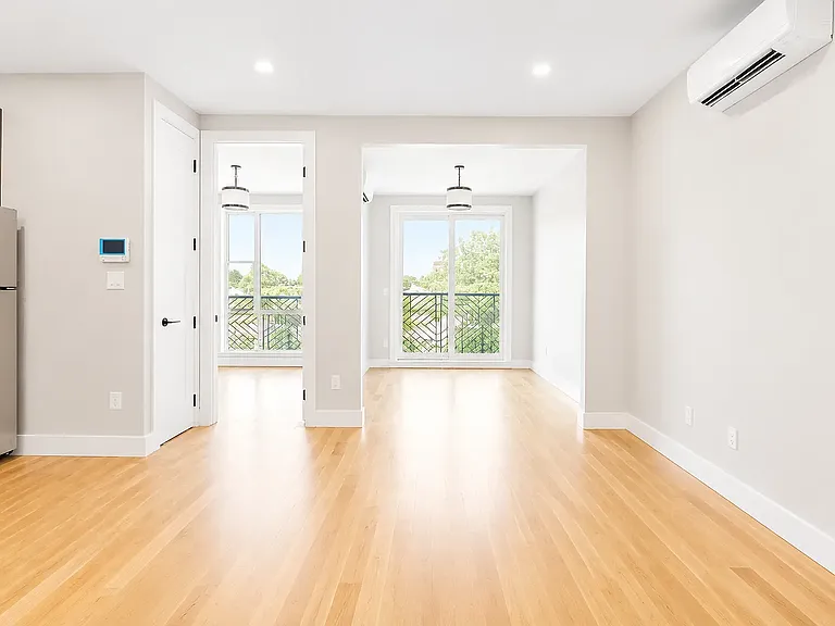 762 E 32nd St #3F — Photo 2