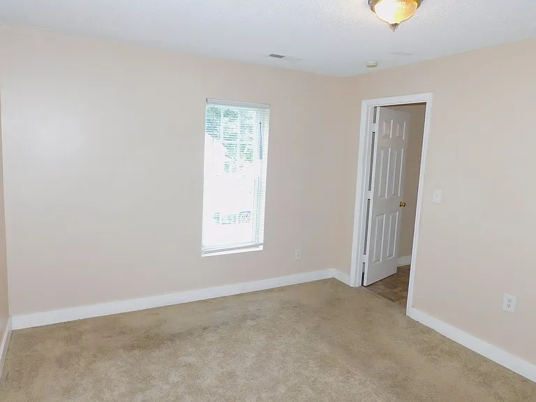 618 Glencoe St — Photo 8
