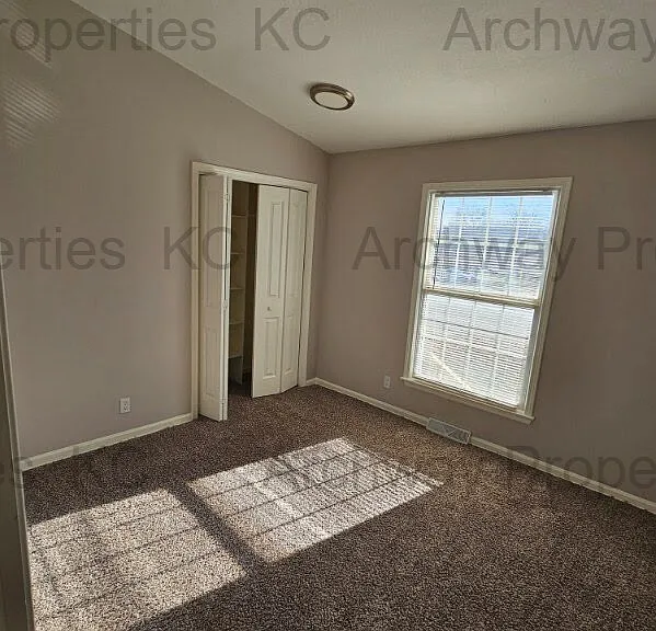 1600 W Elm Ter — Photo 9