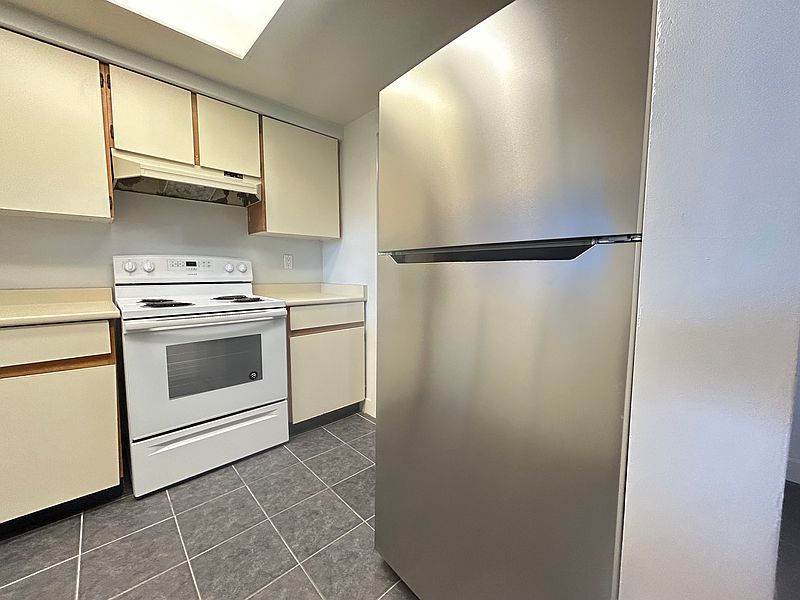 Coquitlam Apartment for rent - 1 Bedroom — photo 4