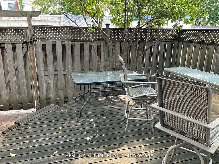 223 Beverley St #D — Photo 6