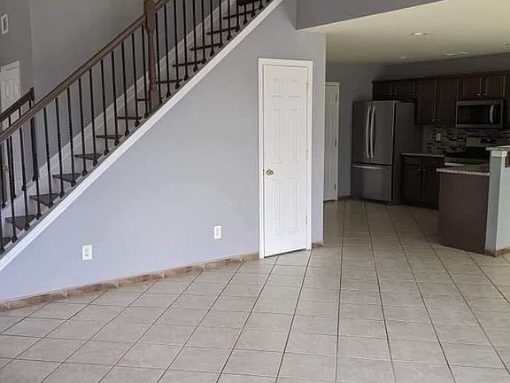 2nd image of 2595 Centennial Commons Blf