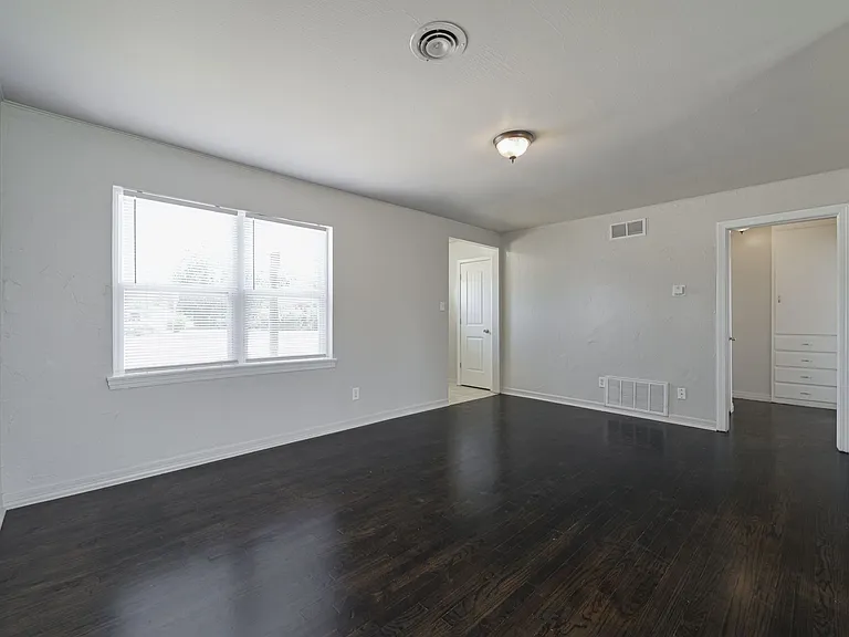 3737 NW 20th St — Photo 5