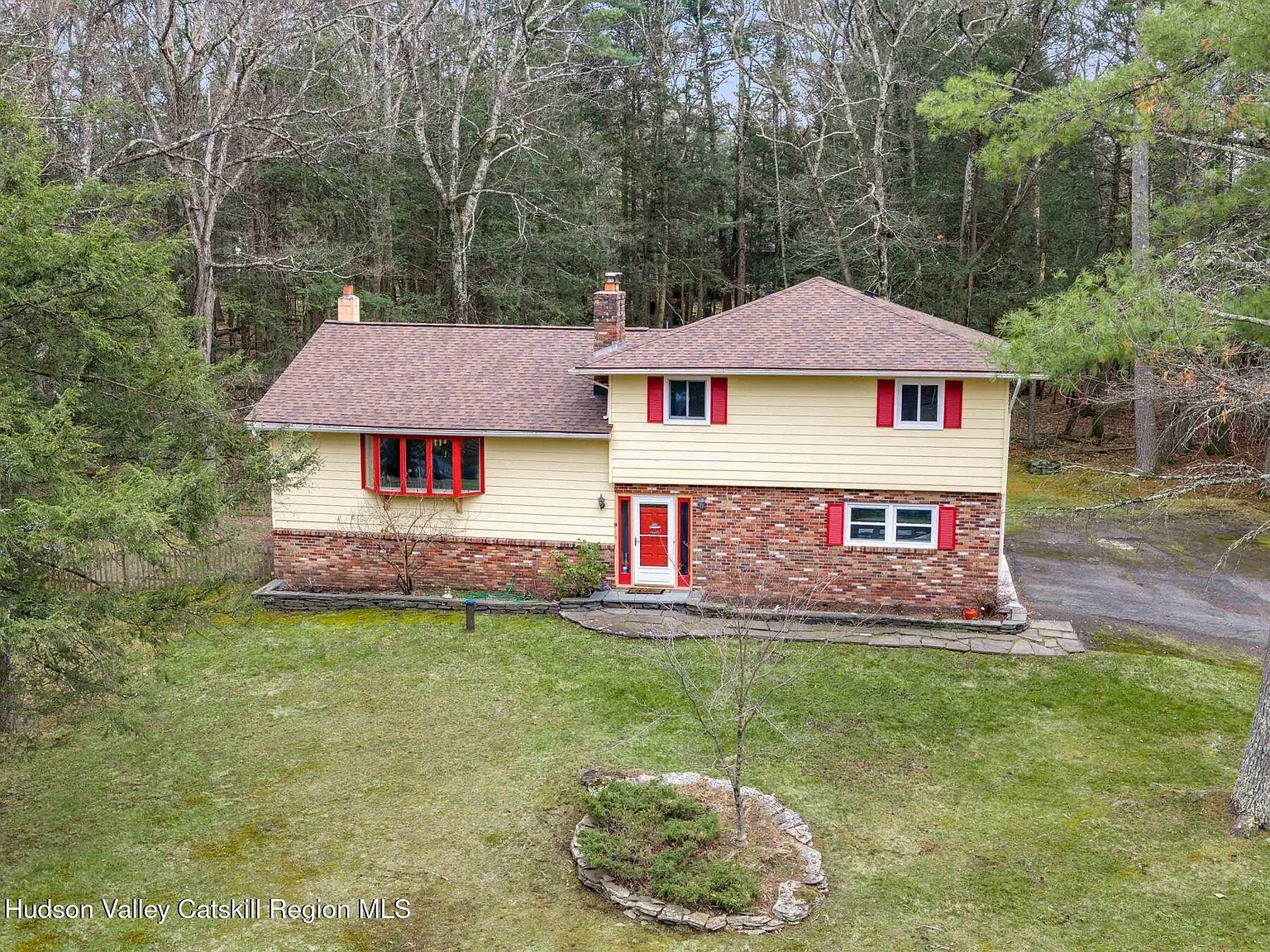 39 Whitney Drive photo 1