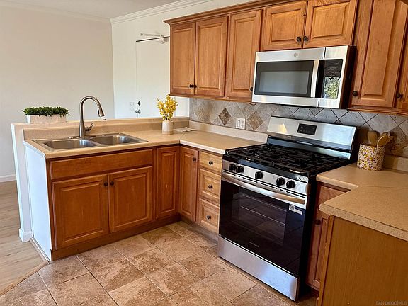 3rd image of 3029 Broadway Unit 9