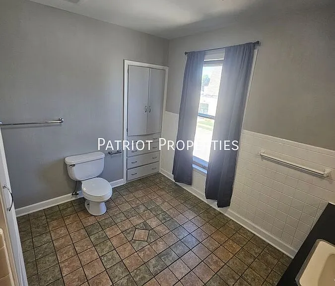 603 1/2 N Superior Ave — Photo 33