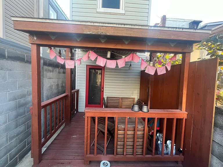 1323 E Palmer St — Photo 9
