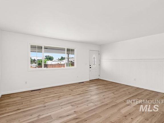 5th image of 1220 18th Ave