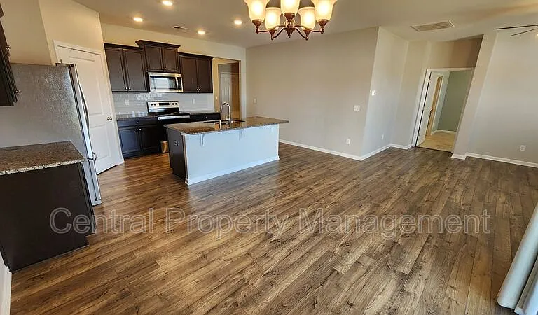 731 Liberty Walk Ln — Photo 16